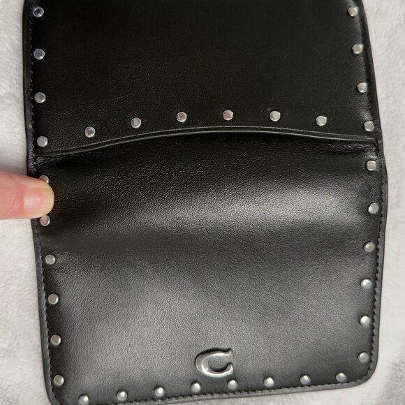 COACH Essential Slim Card case with rivets - Picture 6 of 7